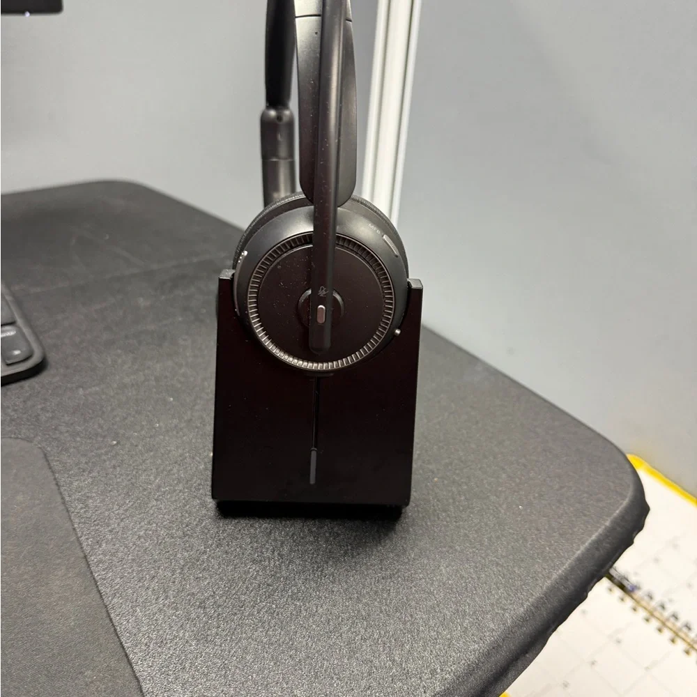 Levian Black Wireless Headphones